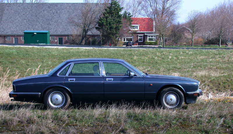 De Daimler Double Six voor een Haarlemmermeerse boerderij